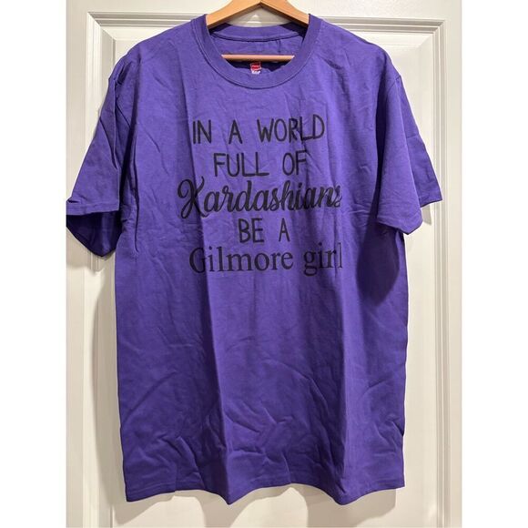 In a World of Kardashians, Be a Gilmore Girl T-shirt size Large - Picture 1 of 2